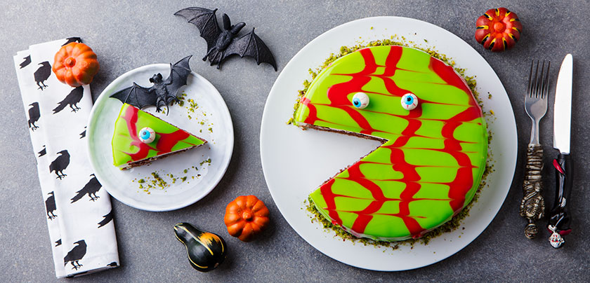 Зелена торта Пистачо с ягоди за Хелоуин