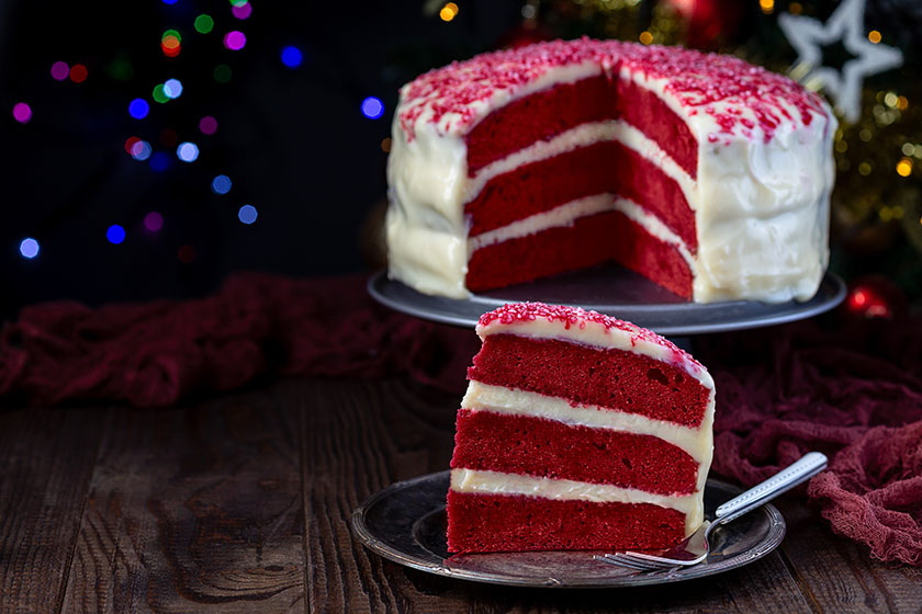 Торта Червено кадифе като част от празничната коледна атмосфера