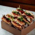 КЕТЪРИНГ ВАРНА НЕАПОЛИТАНСКИ САНДВИЧИ С ПЕПЕРОНИ КРЕМА СИРЕНЕ 1