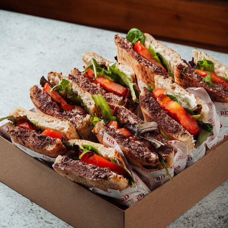 КЕТЪРИНГ СОФИЯ НЕАПОЛИТАНСКИ САНДВИЧИ С МАСЛИНОВА ПАСТА И КРЕМА СИРЕНЕ 1