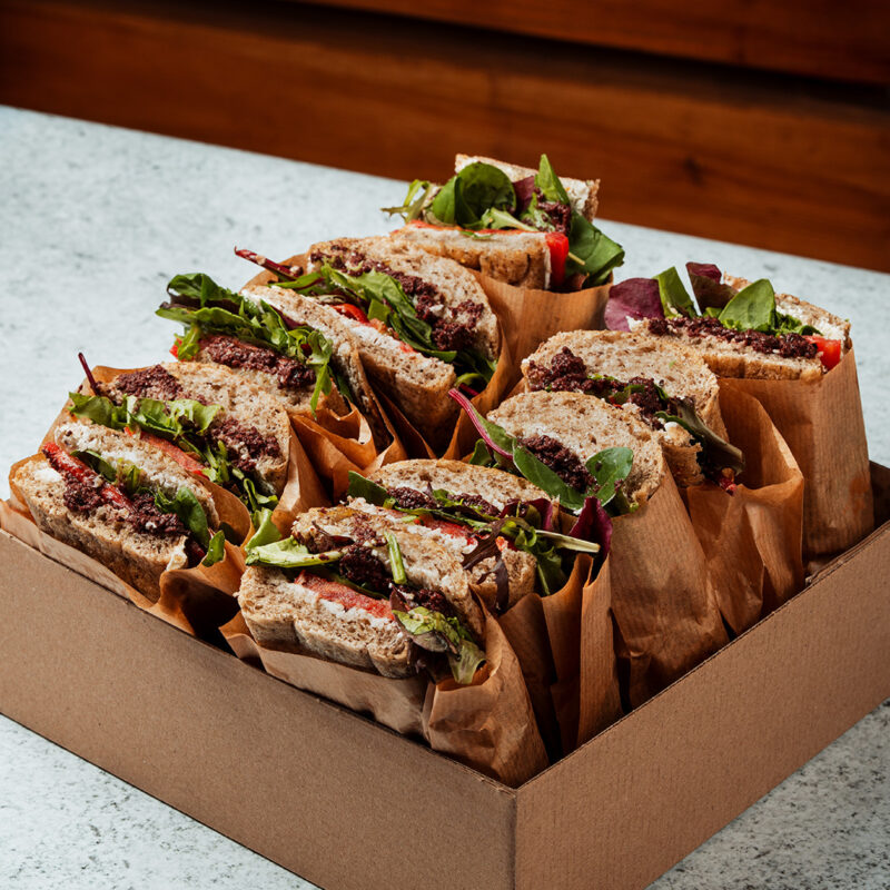 КЕТЪРИНГ СОФИЯ САНДВИЧИ ЧАБАТА С МАСЛИНОВА ПАСТА И КРЕМА СИРЕНЕ