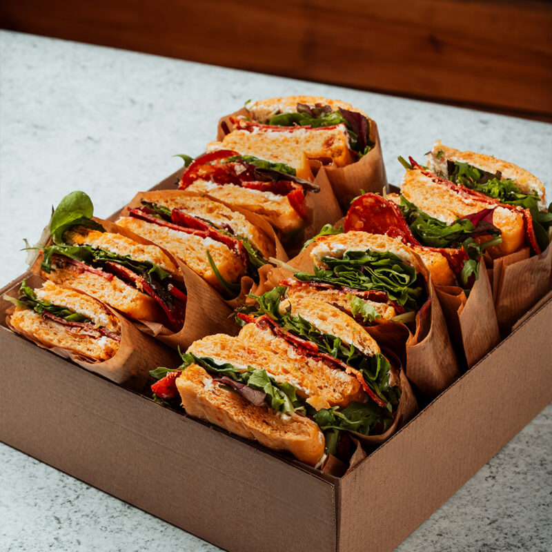 КЕТЪРИНГ СОФИЯ САНДВИЧИ ЧАБАТА С ПЕПЕРОНИ И СУШЕН ДОМАТ