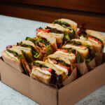 КЕТЪРИНГ СОФИЯ САНДВИЧИ ЧАБАТА С ПЕСТО И МОЦАРЕЛА