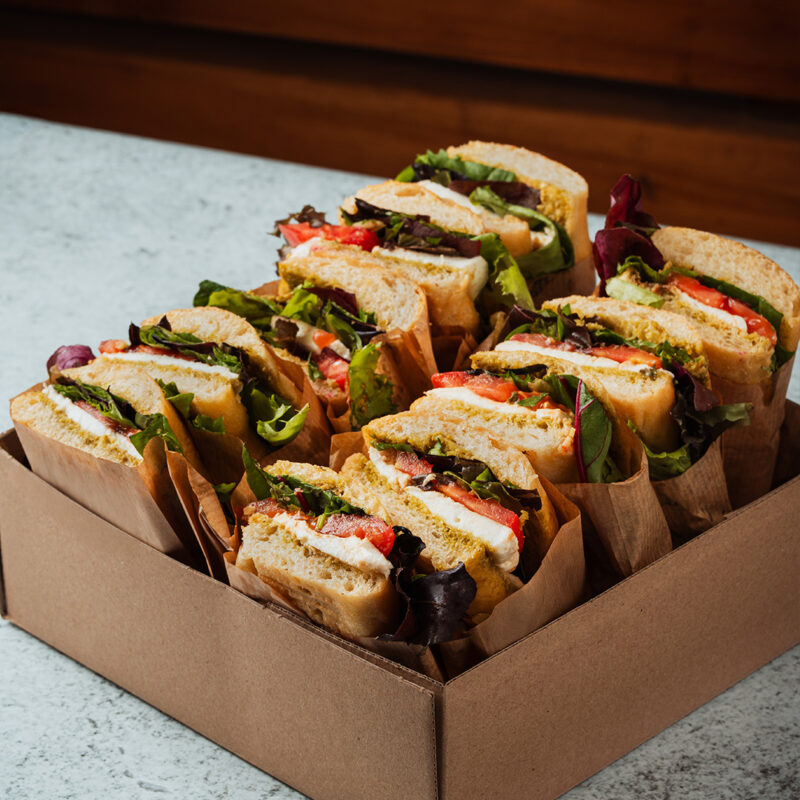 КЕТЪРИНГ СОФИЯ САНДВИЧИ ЧАБАТА С ПЕСТО И МОЦАРЕЛА