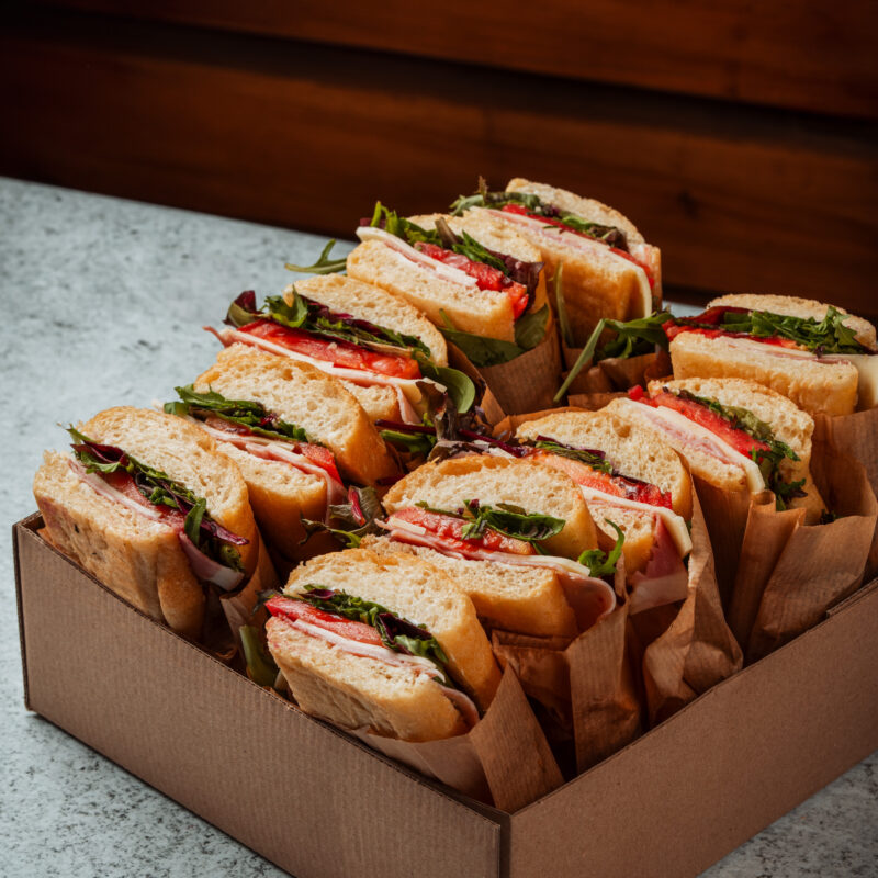 КЕТЪРИНГ СОФИЯ САНДВИЧИ ЧАБАТА С ШУНКА И ГАУДА