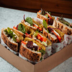 юКЕТЪРИНГ СОФИЯ НЕАПОЛИТАНСКИ САНДВИЧИ С ПЕСТО И МОЦАРЕЛА 1